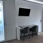 La Torre Moderno Monolocale Fronte Mare